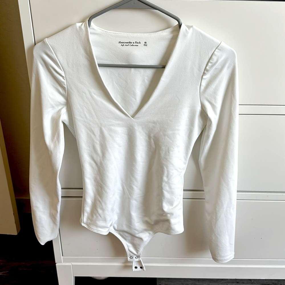 Abercrombie V neck body suit